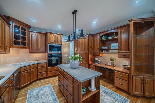6460 Gardenview Drive, Paducah, KY 42001