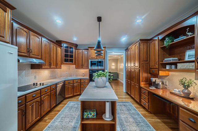 6460 Gardenview Drive, Paducah, KY 42001