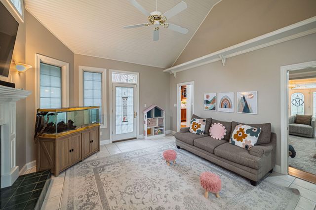 6460 Gardenview Drive, Paducah, KY 42001