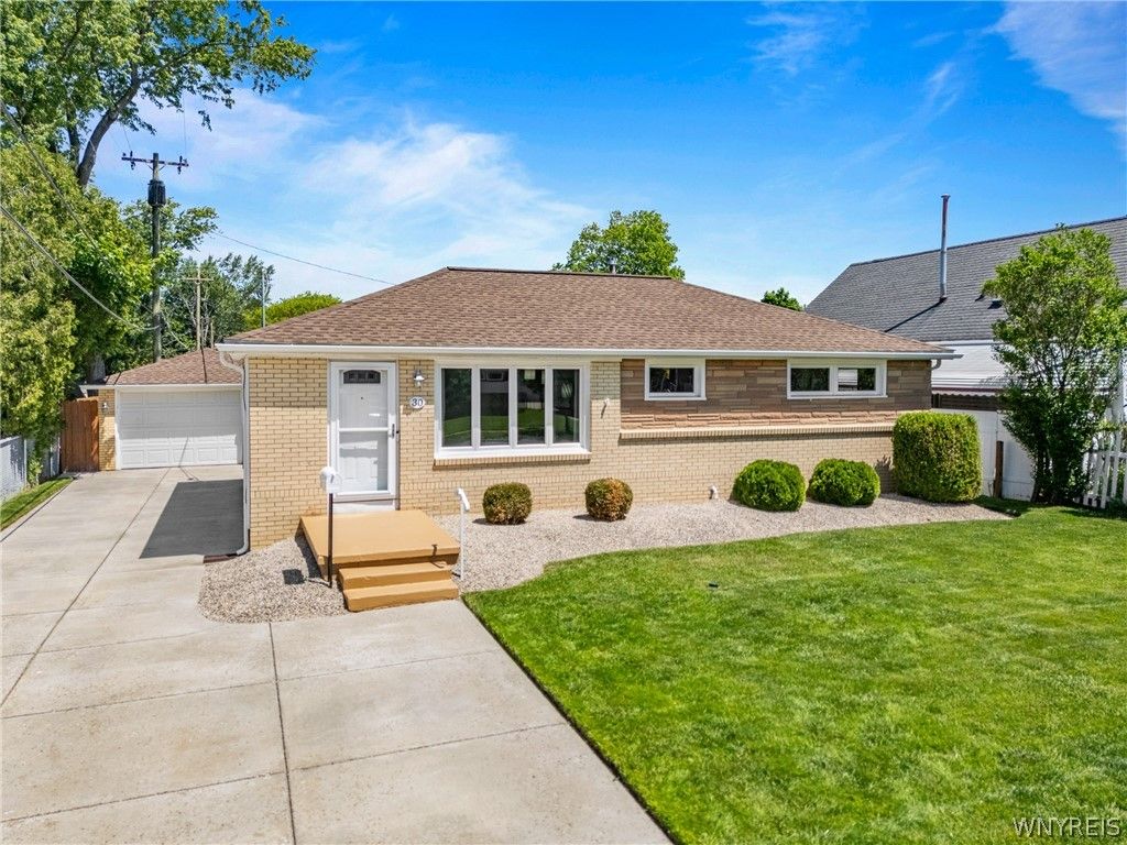 30 Benson Drive, Lancaster, NY 14086