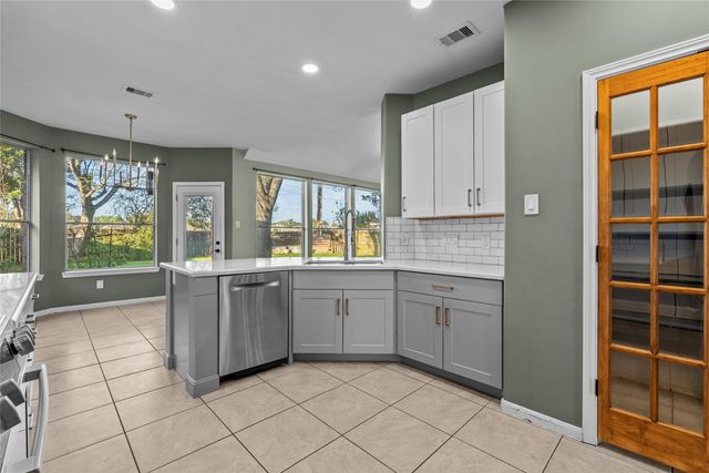 2224 Golden Sails Drive, League City, TX 77573