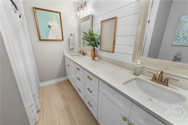 100 Strathy Hall Drive, Richmond Hill, GA 31324