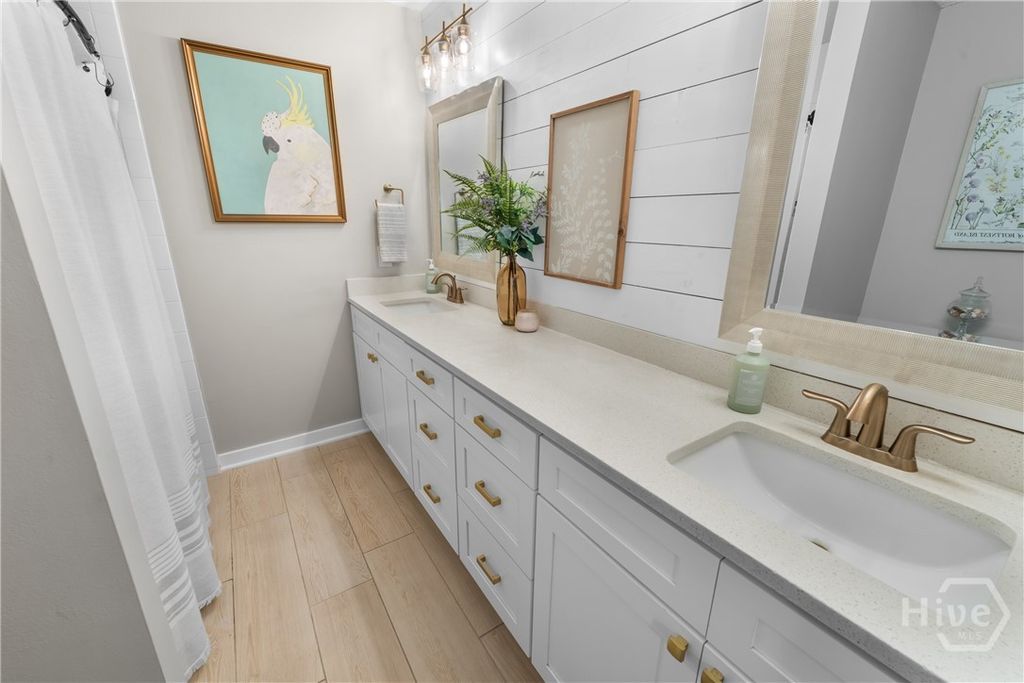 Image 18 of property listing at 100 Strathy Hall Drive, Richmond Hill, GA 31324