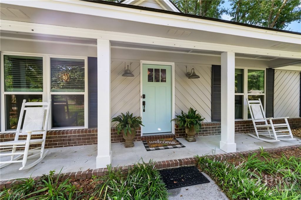 Image 2 of property listing at 100 Strathy Hall Drive, Richmond Hill, GA 31324