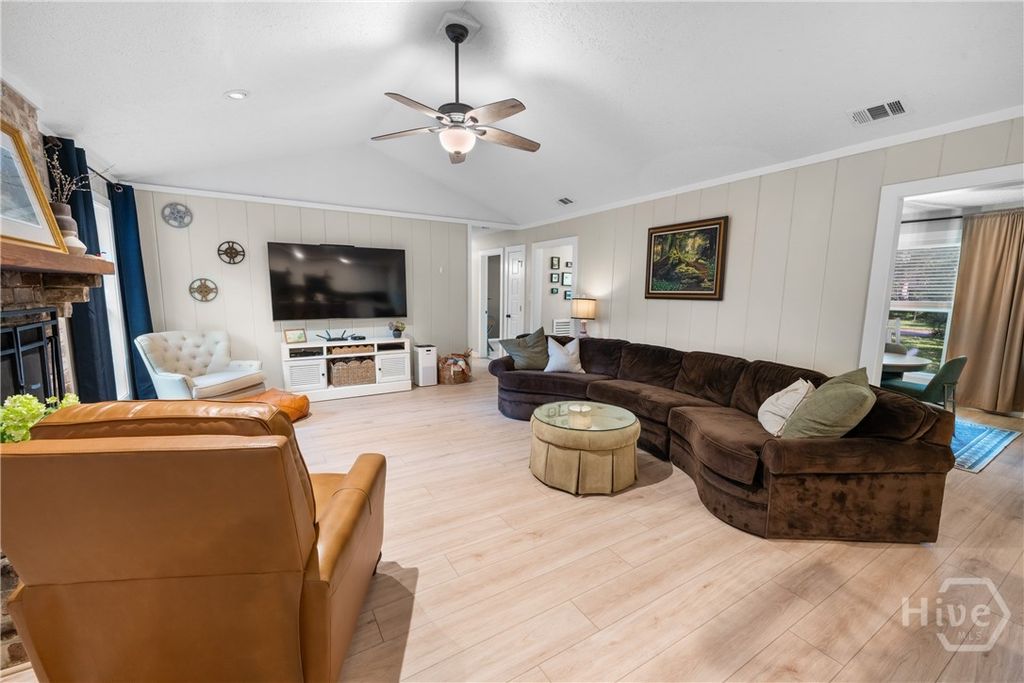 Image 5 of property listing at 100 Strathy Hall Drive, Richmond Hill, GA 31324