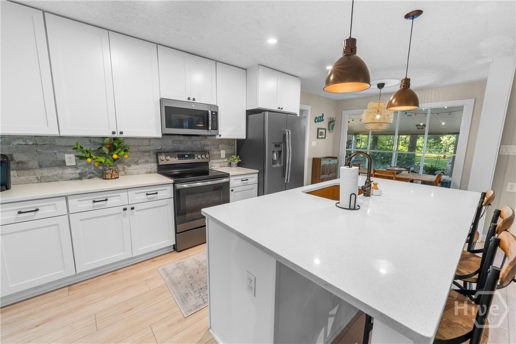 Image 7 of property listing at 100 Strathy Hall Drive, Richmond Hill, GA 31324