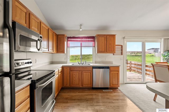 7614 Howell Street, Omaha, NE 68122