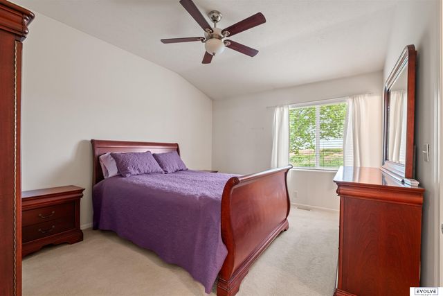 7614 Howell Street, Omaha, NE 68122