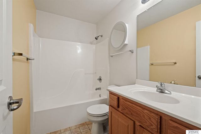 7614 Howell Street, Omaha, NE 68122