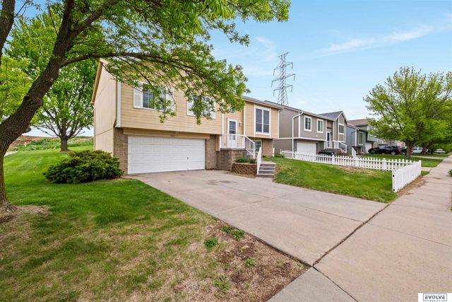 7614 Howell Street, Omaha, NE 68122