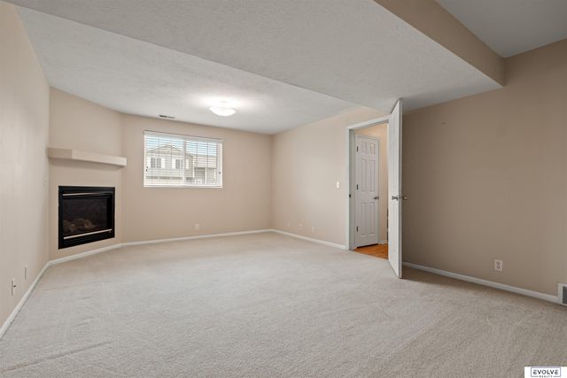 7614 Howell Street, Omaha, NE 68122