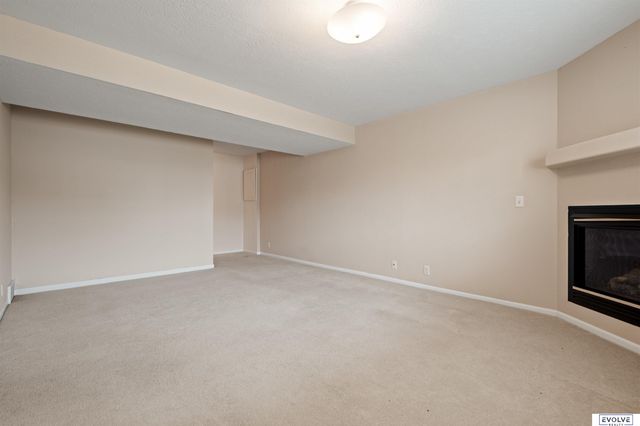 7614 Howell Street, Omaha, NE 68122
