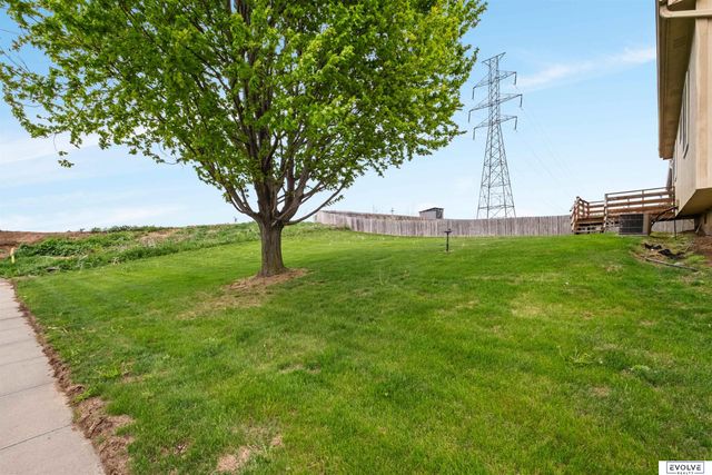 7614 Howell Street, Omaha, NE 68122