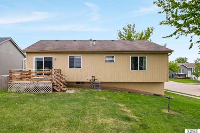 7614 Howell Street, Omaha, NE 68122