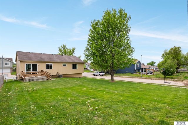7614 Howell Street, Omaha, NE 68122