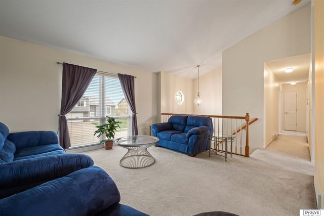 7614 Howell Street, Omaha, NE 68122