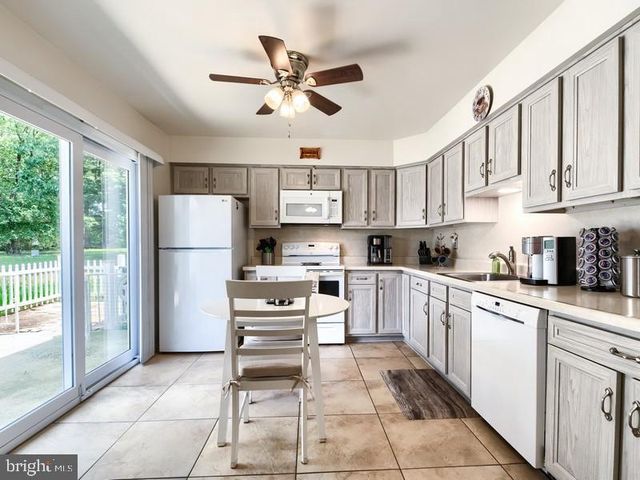 30 POPLAR AVE, Hammonton, NJ 08037