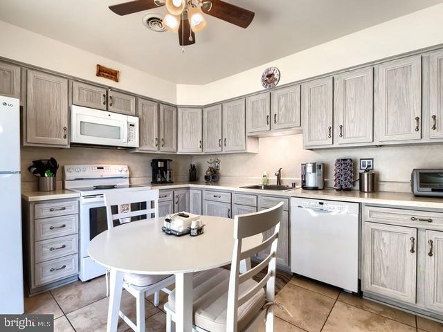 30 POPLAR AVE, Hammonton, NJ 08037