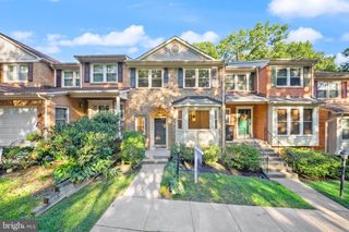8005 GALLA KNOLL CIR, Springfield, VA 22153