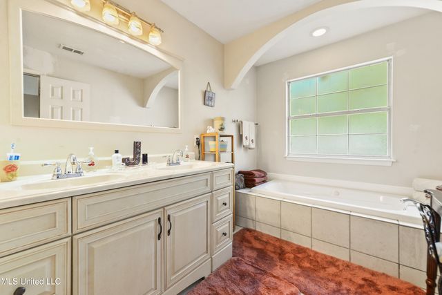 612 Oak Street, Ocean Springs, MS 39564