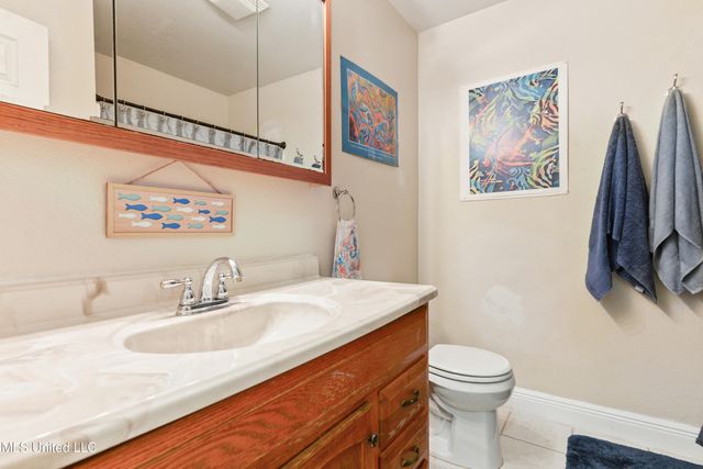 612 Oak Street, Ocean Springs, MS 39564