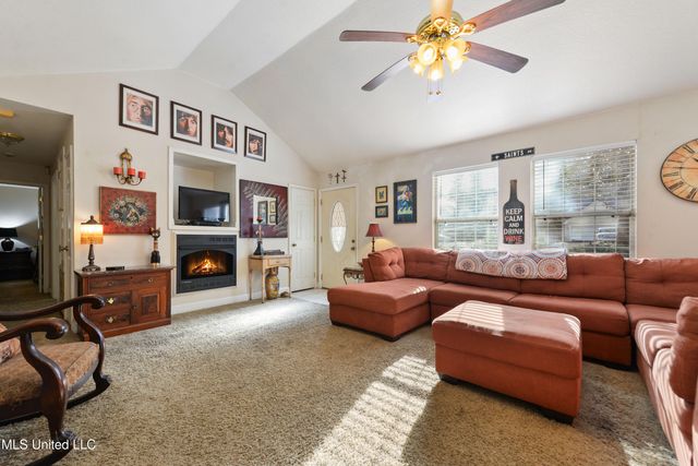 612 Oak Street, Ocean Springs, MS 39564