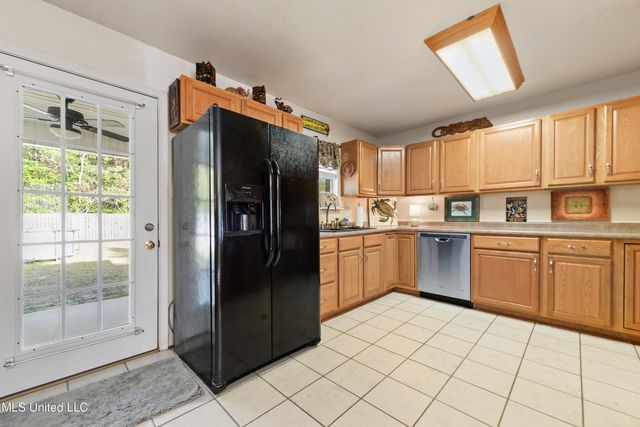 612 Oak Street, Ocean Springs, MS 39564