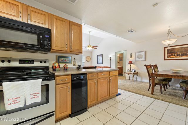 612 Oak Street, Ocean Springs, MS 39564