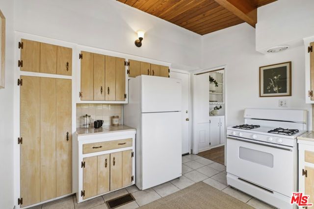 1748 Redesdale Avenue, Los Angeles, CA 90026