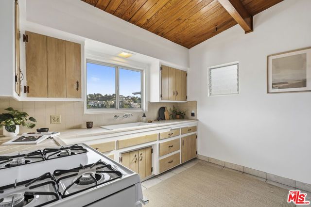 1748 Redesdale Avenue, Los Angeles, CA 90026