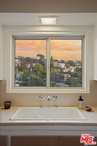 1748 Redesdale Avenue, Los Angeles, CA 90026