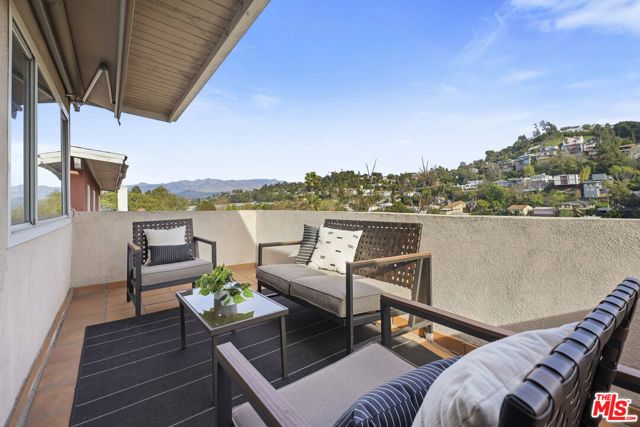 1748 Redesdale Avenue, Los Angeles, CA 90026