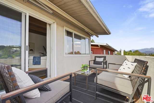 1748 Redesdale Avenue, Los Angeles, CA 90026