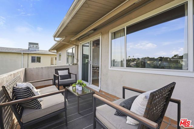 1748 Redesdale Avenue, Los Angeles, CA 90026