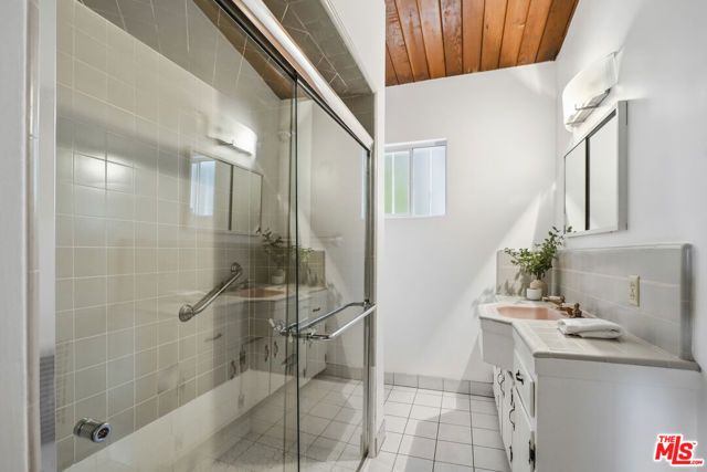 1748 Redesdale Avenue, Los Angeles, CA 90026