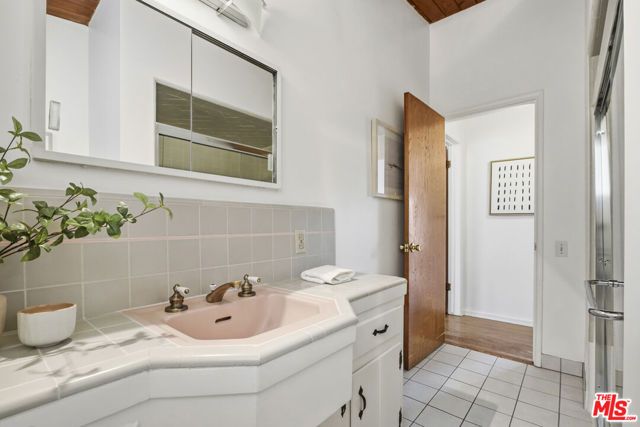 1748 Redesdale Avenue, Los Angeles, CA 90026