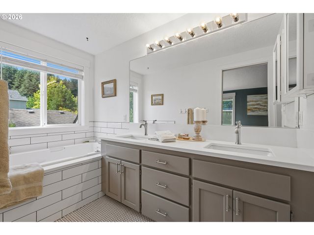 8174 Sw 181ST Ave, Beaverton, OR 97007