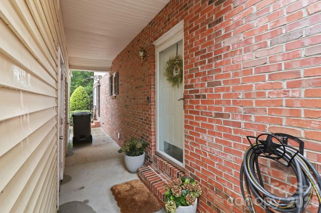 4311 Laurel Hill Lane, Charlotte, NC 28217