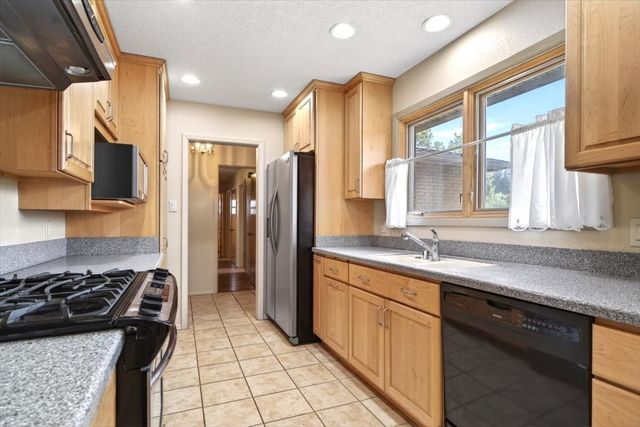 102 Fort Union, White Rock, NM 87547