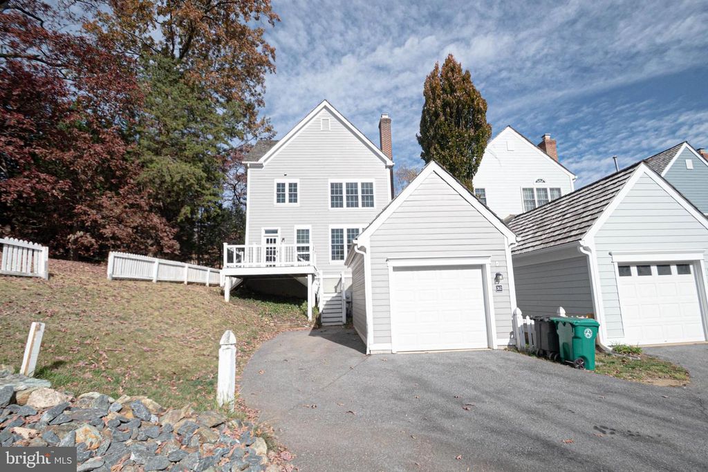 Image 2 of property listing at 312 LITTLE QUARRY RD, Gaithersburg, MD 20878