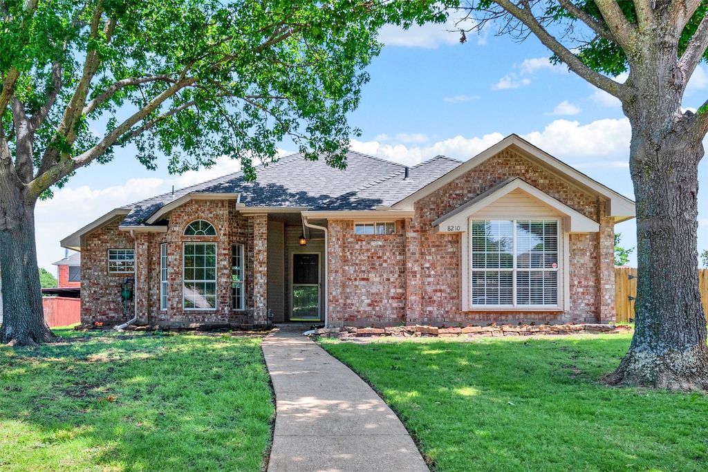 8210 Quail Glenn Court, Rowlett, TX 75089