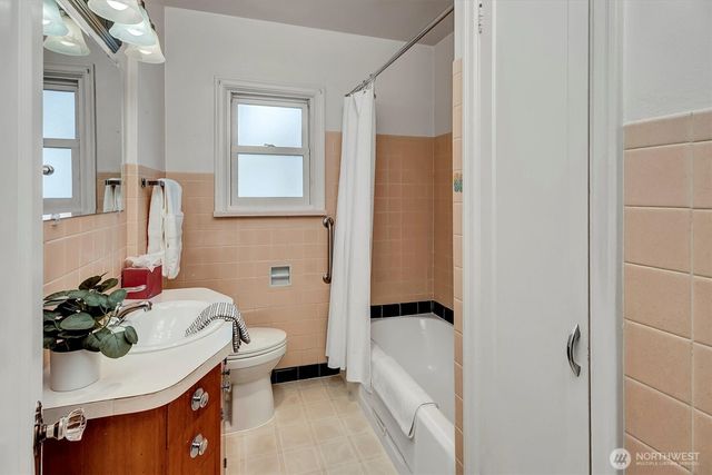 8004 22nd Avenue NW, Seattle, WA 98117