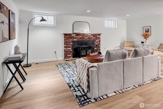 8004 22nd Avenue NW, Seattle, WA 98117