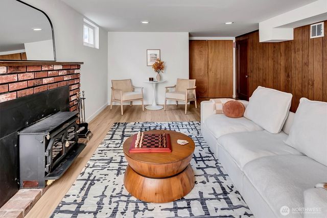 8004 22nd Avenue NW, Seattle, WA 98117