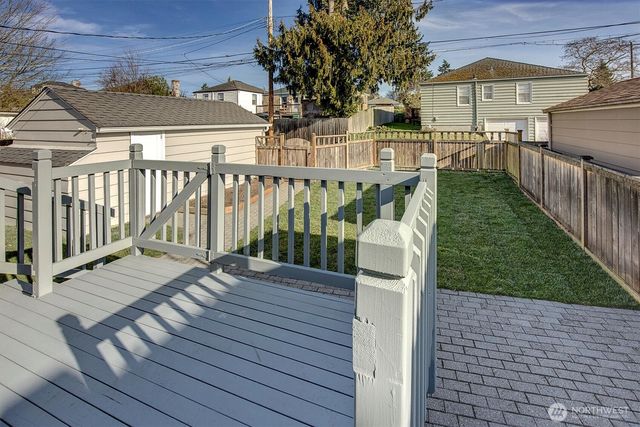 8004 22nd Avenue NW, Seattle, WA 98117