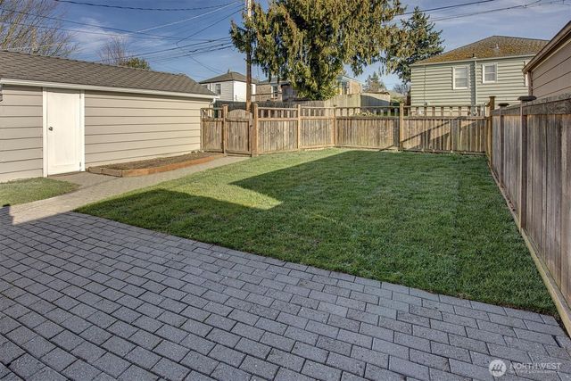 8004 22nd Avenue NW, Seattle, WA 98117