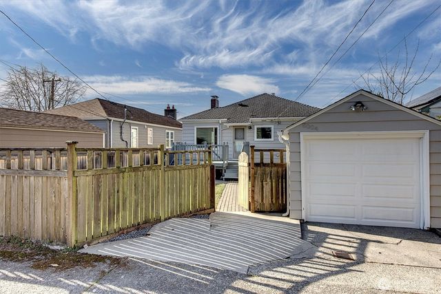 8004 22nd Avenue NW, Seattle, WA 98117