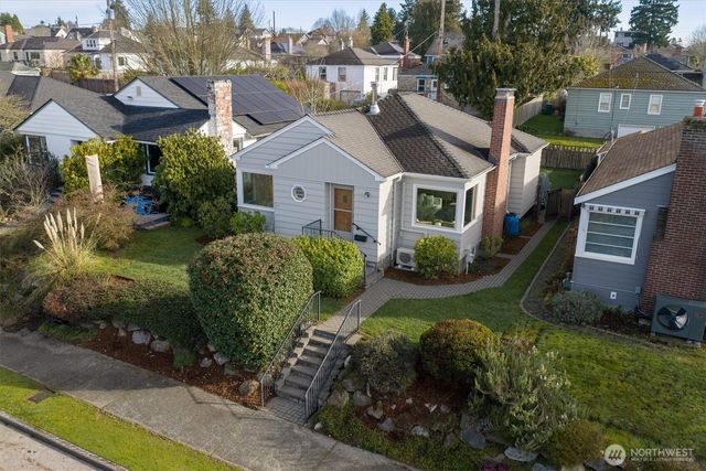 8004 22nd Avenue NW, Seattle, WA 98117