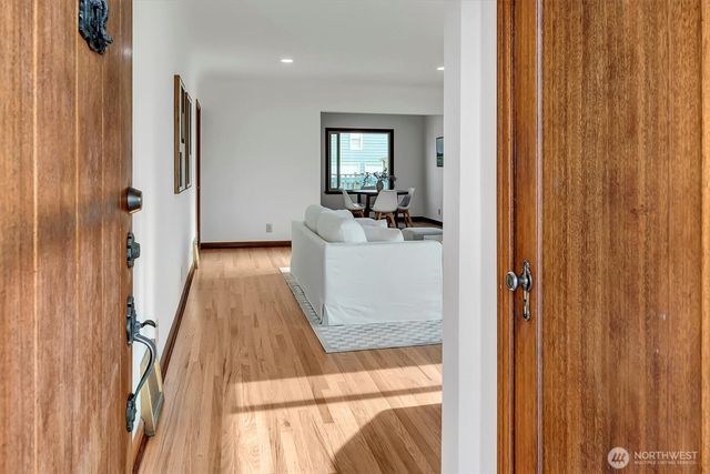 8004 22nd Avenue NW, Seattle, WA 98117