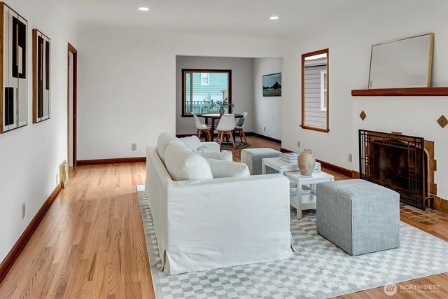 8004 22nd Avenue NW, Seattle, WA 98117